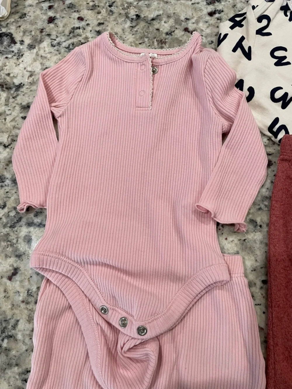 🌸 6 PC Bundle Baby girl 3-6 months Onesies pants and tops Gently used